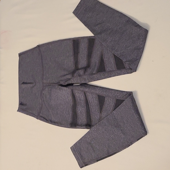 Lululemon High Times Mesh, Size 4 - Picture 2 of 4